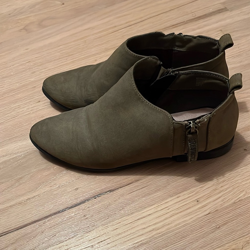 Zip up booties